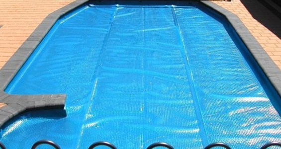 Mantas térmicas para calentar agua de piscina con energía solar